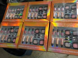 6 Glitz and Glam Gift Sets    ...