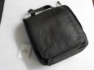 Canyon Leather Black Hanging Travel...