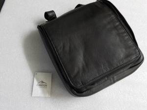 Canyon Leather Black Hanging Travel...