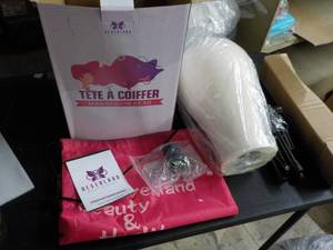 Teteacoiffer Mannequin and Stand...