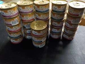 28 Cans Fancy Feast Cat Food...