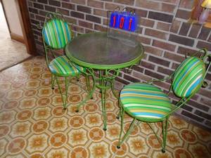 Ice Cream table set. Metal & glass. Nice condition. As shown.