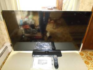 Visio 39 flat screen tv with remote. Tested & works. As shown.