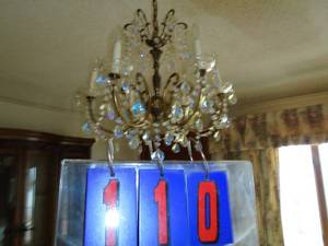 Vintage crystal chandilier. Works but need to be cleaned. As shown.