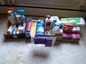 Qty of 4 flats of house holdkitchen itmes. As shown.