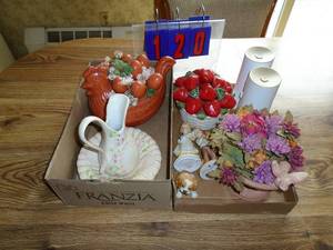 Qty of 2 flats center piece & table itmes. As shown.