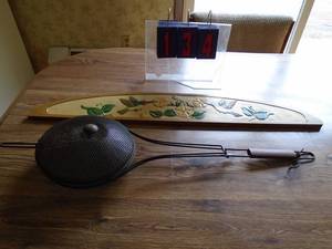 Popcorm popper & wall plaque. As shown.