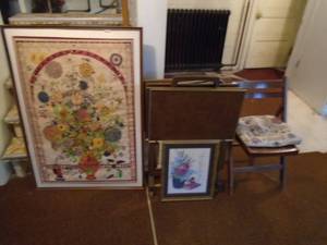 TV trays, pictures & folding wooden chair. As shown.