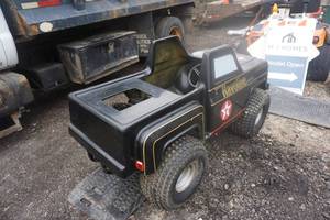 lot 9 image: HavolineChevy Themed Mini Go Cart Pick Up Truck