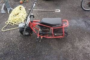 lot 11 image: Baja Model DB30 Doodlebug Mini Bike