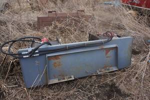 lot 3 image: Universal Mount Bobcat Skid Loader Skid Steer 72 ForkManure Grapple Bucket With Dual Rams