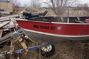 lot 13 image: 1976 Lund 16 Aluminum Tiller Style Fishing Boat With Trailer