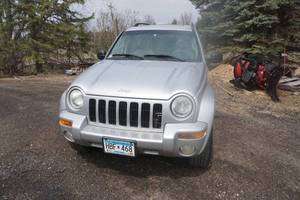 lot 4 image: 2002 Jeep Liberty LE 4 Door Sport Utility Vehicle
