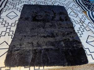 lot 24 image: LOCHAS Luxury Velvet Shag Rug, 4 x 6, Black