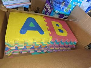 lot 70 image: Interlocking Foam ABC Mats