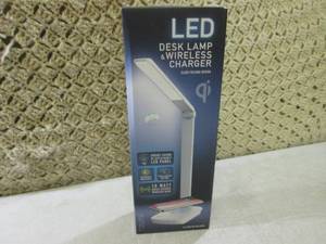 (F-0) LED Desk Lamp and Wireless Ch...
