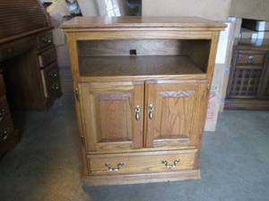 (FRNT) TV Stand 36 H x 28 12 W x...