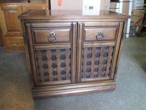 (FRNT) TV Stand End Table 28 W x ...
