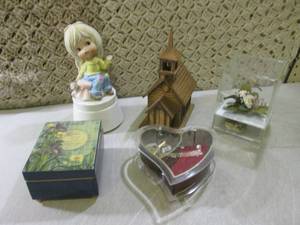 (BS) Assorted Music Boxes...