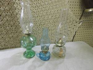(BS) 3 Vintage KeroseneOil Lamps T...