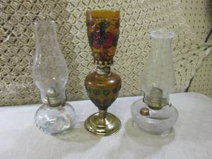 (D-2) 3 Vintage KeroseneOil Lamps ...