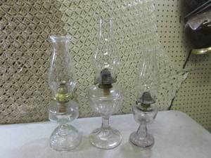 (D-3) 3 Vintage KeroseneOil Lamps ...