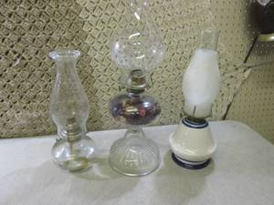 (D-3) 3 Vintage KeroseneOil Lamps ...