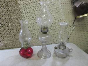 (D-3) 3 Vintage KeroseneOil Lamps ...