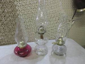 (D-3) 3 Vintage KeroseneOil Lamps ...