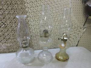 (FS) 3 Vintage KeroseneOil Lamps T...