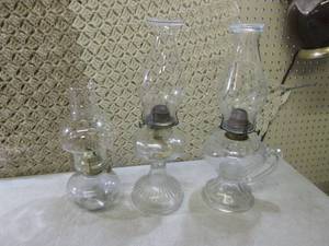 (CSB) 3 Vintage KeroseneOil Lamps ...