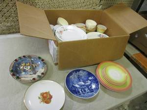 (EW4) Assorted Vintage Glass Plates...