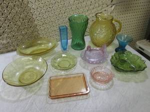 (RM4) Assorted Colored Glass...