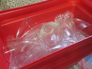 (RM1) Container Full of Assorted Gl...