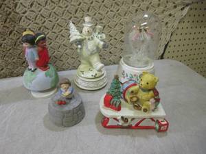 (BS) 5 Music Box Figures...