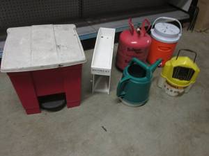 (A-3) Rubbermaid Foot Open Containe...