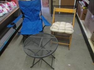 (EW4) 2 Folding Chairs and Metal Ta...