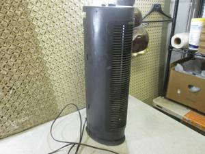 (EC1) Holmes Tower Fan Powers On Bl...