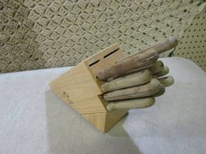 (G-1) Kitchen Knives with Wood Bloc...