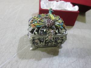 (BSB) Small Metal with Stones Peaco...