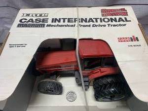 lot 20 image: Ertl Case 116 Magnum 7150 Tractor