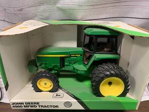lot 42 image: Ertl John Deere 4960 MFWD Tractor 116
