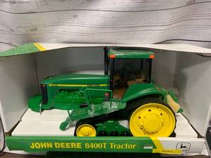 lot 48 image: Ertl John Deere 8400T Tractor 116