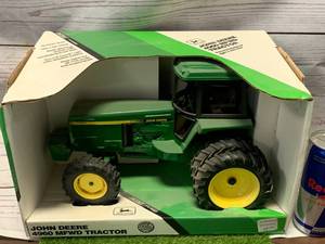 lot 72 image: Ertl John Deere 4960 MFWD Tractor 116
