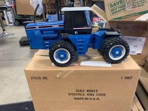 lot 75 image: Rare Ford 1156 Versatile Tractor 116