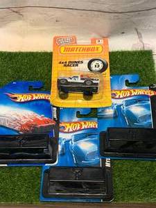 lot 99 image: Lot of 3 Vintage Hot Wheel Mystery Vehicles & Dune Racer