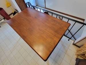 Traditional Kitchen Dinning Table