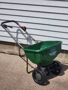 Scotts Turf Builder EdgeGuard DLX Fertilizer Cart