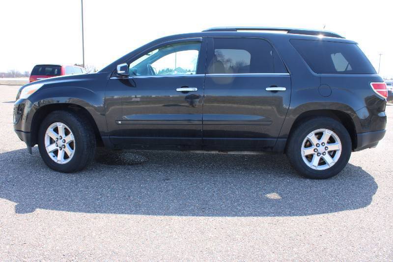 lot 18 image: 2008 Saturn Outlook XR