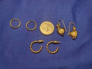 lot 102 image: Gold Colored Earing lot